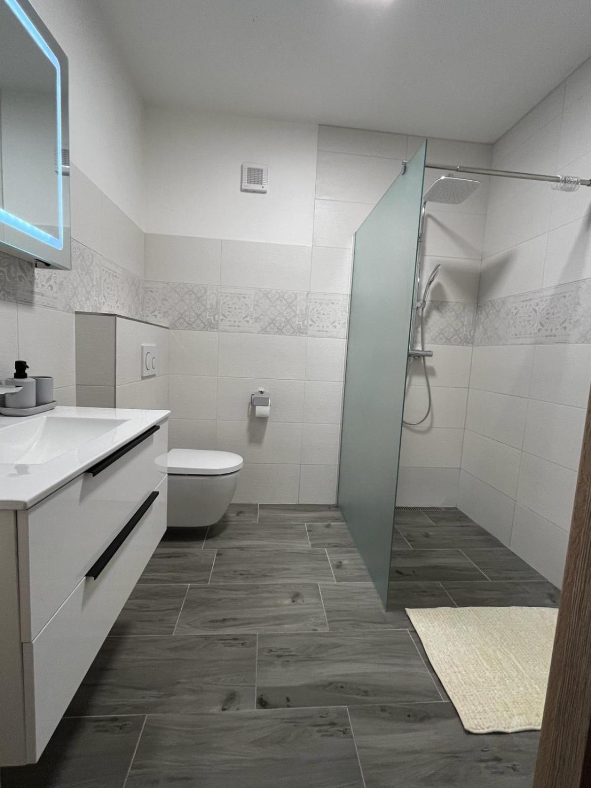 מיקולוב Apartman Kuga מראה חיצוני תמונה